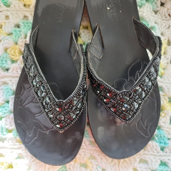 Taxi Women's Black Beaded Flip Flop Sandals Size 36 EU - Picture 9 of 13